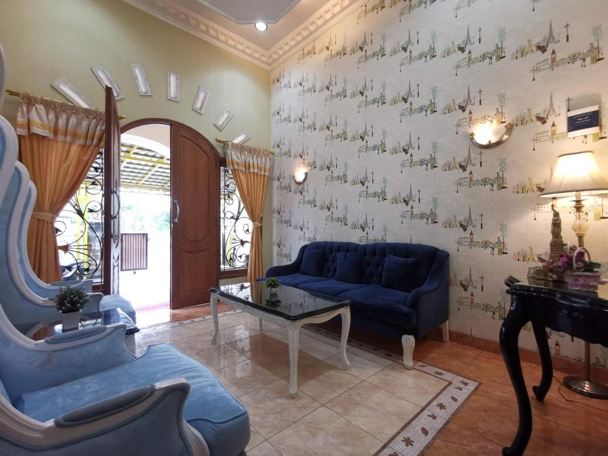 יוגיאקרטה Nariska Suite Homestay מראה חיצוני תמונה