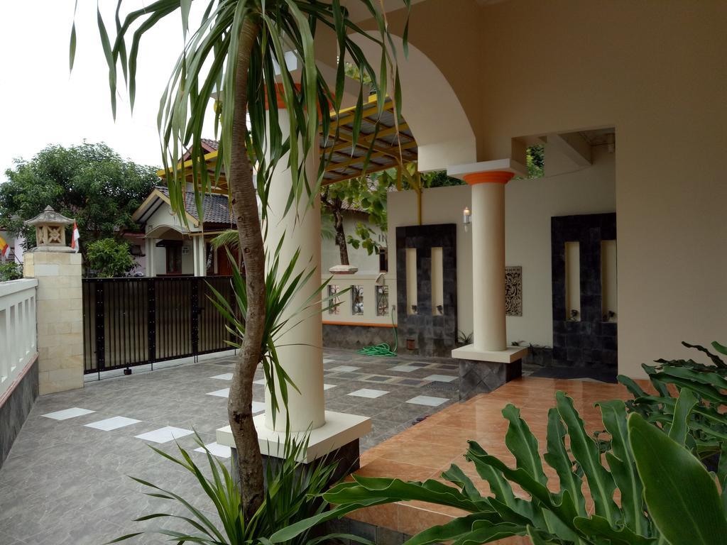 יוגיאקרטה Nariska Suite Homestay מראה חיצוני תמונה